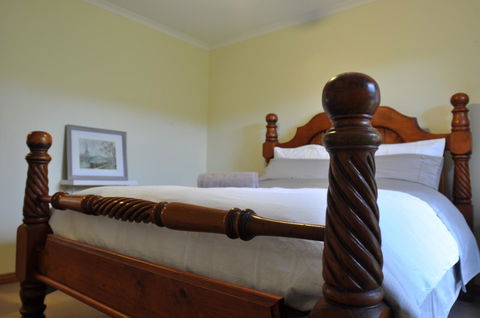 Crimea Retreat - Accommodation Burleigh 44