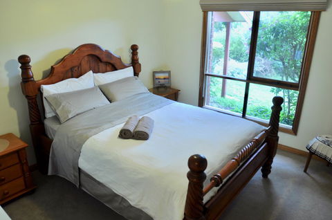 Crimea Retreat - Accommodation Burleigh 8