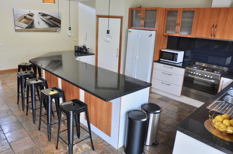 Crimea Retreat - Accommodation Burleigh 12