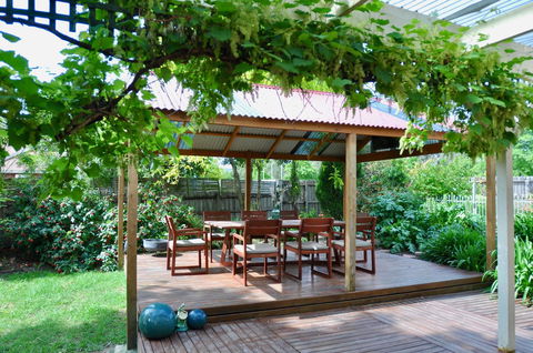 Crimea Retreat - Accommodation Burleigh 14