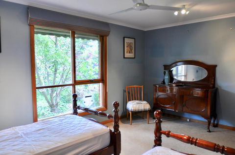 Crimea Retreat - Accommodation Burleigh 41
