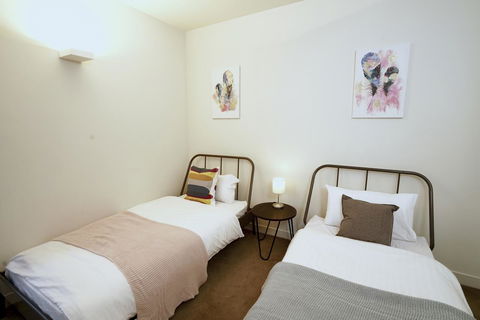 [Modern/Spacious]2BDR CBD FREE Carpark, FREE Wifi - Accommodation Burleigh 3
