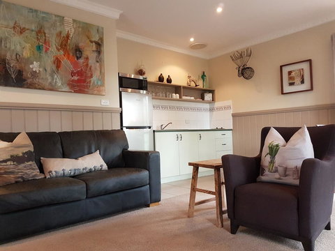 Tangenong Cottages - Accommodation Burleigh 13