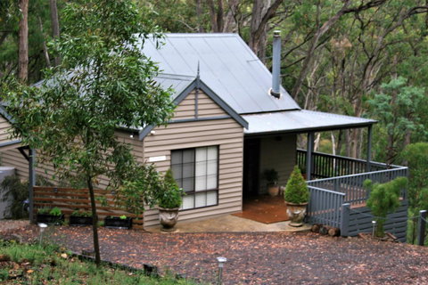 Tangenong Cottages - Accommodation Burleigh 0