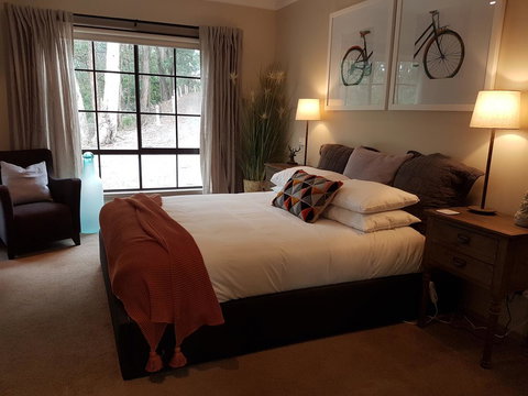 Tangenong Cottages - Accommodation Burleigh 3