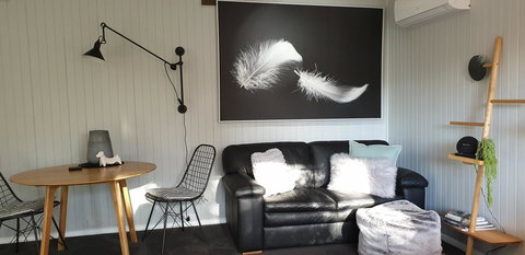 Tangenong Cottages - Accommodation Burleigh 6