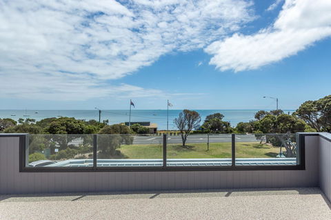 Blairgowrie Apartment 1 - On The Beach - Accommodation Burleigh 17
