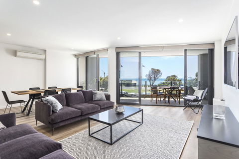 Blairgowrie Apartment 1 - On The Beach - Accommodation Burleigh 5