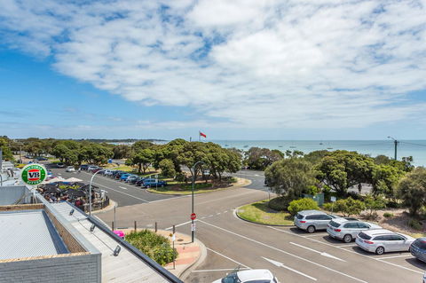 Blairgowrie Apartment 1 - On The Beach - Accommodation Burleigh 7