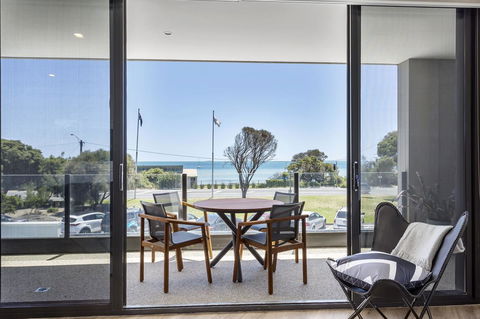 Blairgowrie Apartment 1 - On The Beach - Accommodation Burleigh 0