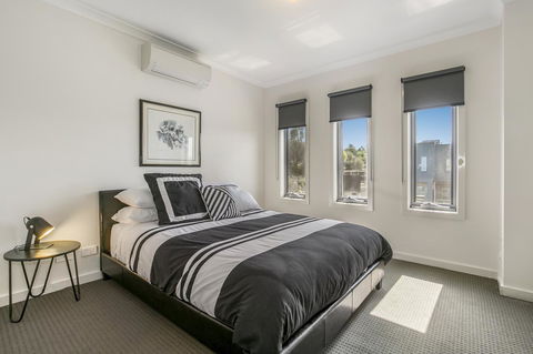 Marina Beach - Accommodation Burleigh 0