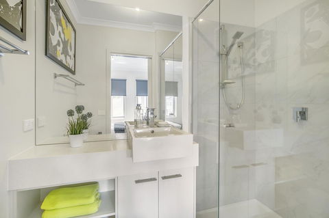 Marina Beach - Accommodation Burleigh 1