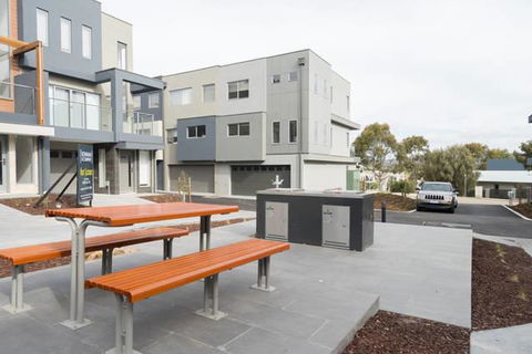 Marina Beach - Accommodation Burleigh 5