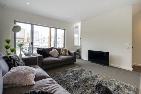 Marina Beach - Accommodation Burleigh 4