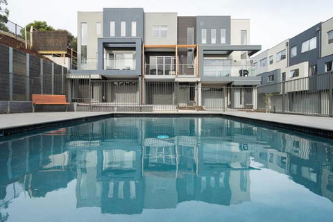 Marina Beach - Accommodation Burleigh 10