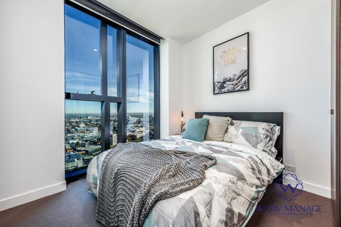 WOW Apartment On Lonsdale - Accommodation Burleigh 3