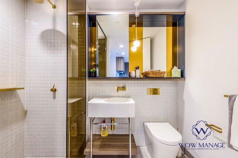 WOW Apartment On Lonsdale - Accommodation Burleigh 7