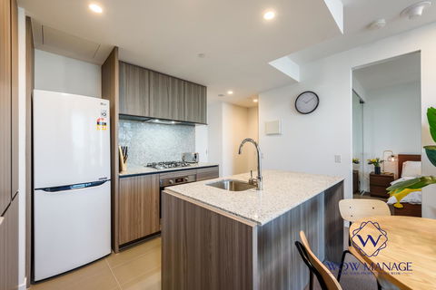 WOW Apartment On Lonsdale - Accommodation Burleigh 10