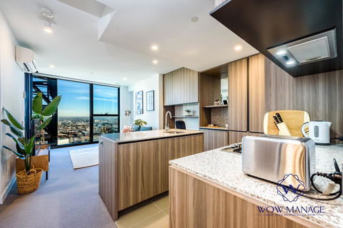 WOW Apartment On Lonsdale - Accommodation Burleigh 6
