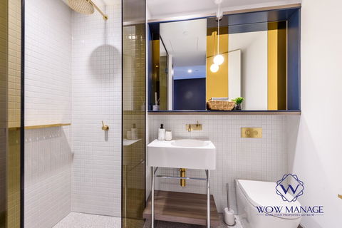 WOW Apartment On Lonsdale - Accommodation Burleigh 11