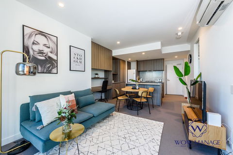 WOW Apartment On Lonsdale - Accommodation Burleigh 0