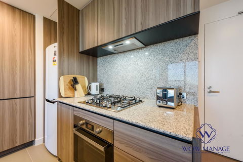 WOW Apartment On Lonsdale - Accommodation Burleigh 9