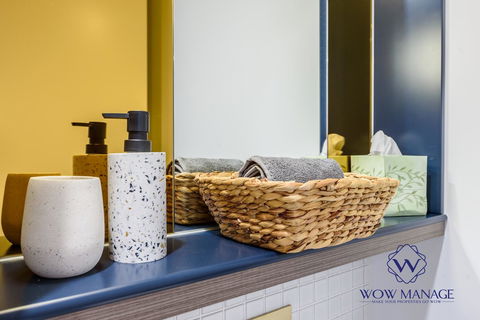 WOW Apartment On Lonsdale - Accommodation Burleigh 8