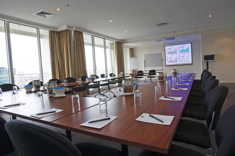 Clarion Suites Gateway - Accommodation Burleigh 26