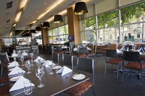 Clarion Suites Gateway - Accommodation Burleigh 25