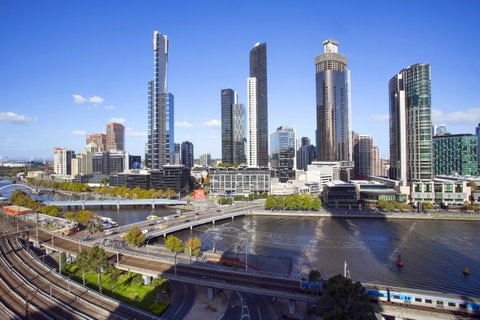 Clarion Suites Gateway - Accommodation Burleigh 22