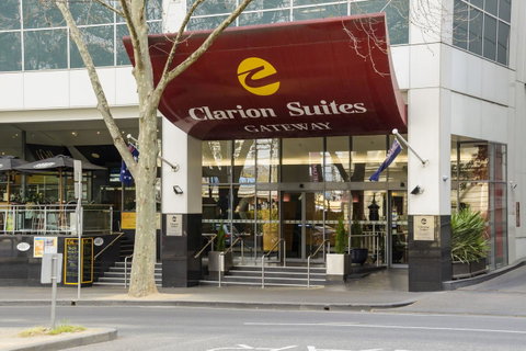 Clarion Suites Gateway - Accommodation Burleigh 14