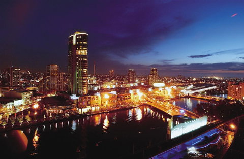 Clarion Suites Gateway - Accommodation Burleigh 21