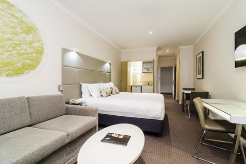 Clarion Suites Gateway - Accommodation Burleigh 28