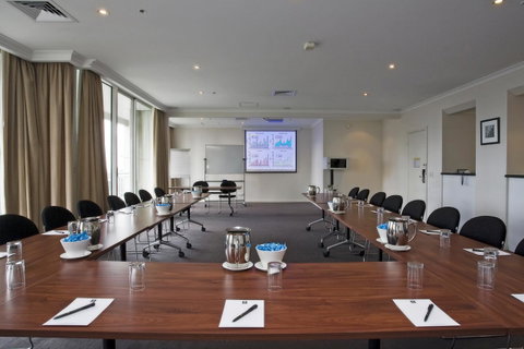 Clarion Suites Gateway - Accommodation Burleigh 24