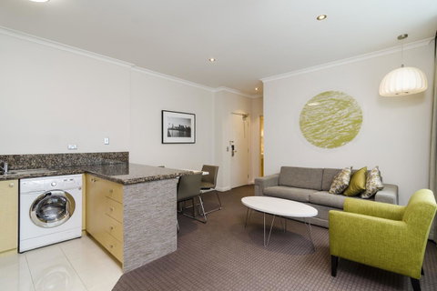 Clarion Suites Gateway - Accommodation Burleigh 29