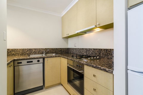 Clarion Suites Gateway - Accommodation Burleigh 8