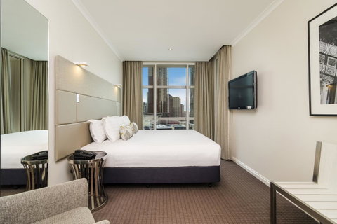 Clarion Suites Gateway - Accommodation Burleigh 10