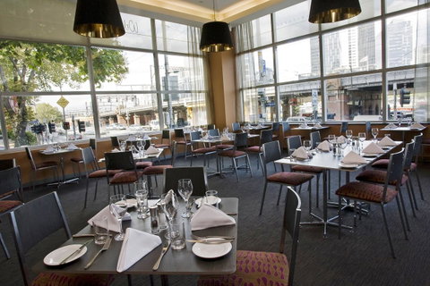 Clarion Suites Gateway - Accommodation Burleigh 18