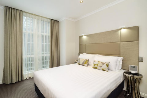 Clarion Suites Gateway - Accommodation Burleigh 30