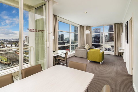 Clarion Suites Gateway - Accommodation Burleigh 0
