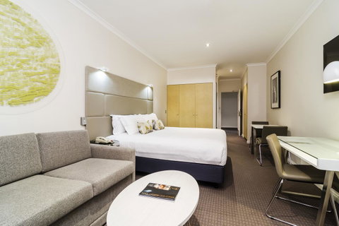 Clarion Suites Gateway - Accommodation Burleigh 13