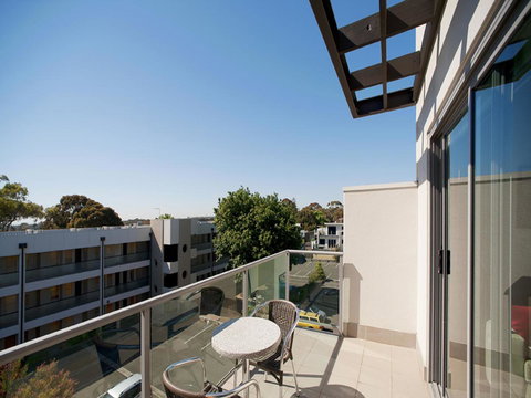The Waves Apartments - Accommodation Burleigh 27
