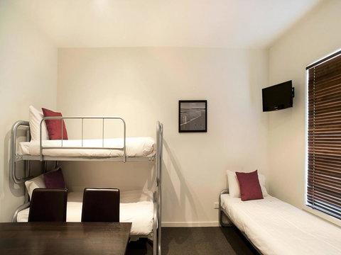 The Waves Apartments - Accommodation Burleigh 30