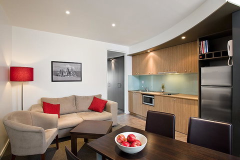 The Waves Apartments - Accommodation Burleigh 2