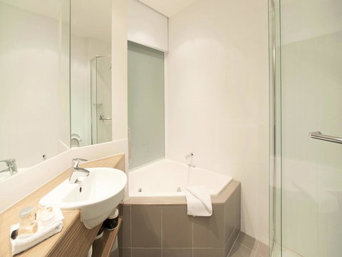 The Waves Apartments - Accommodation Burleigh 7