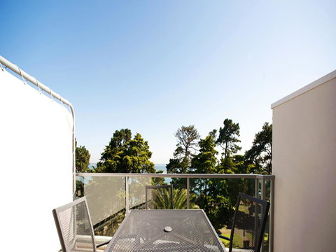 The Waves Apartments - Accommodation Burleigh 3