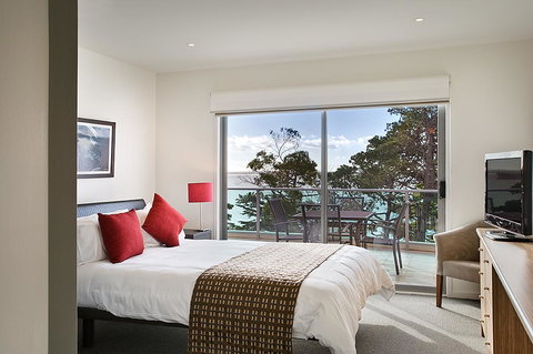 The Waves Apartments - Accommodation Burleigh 0