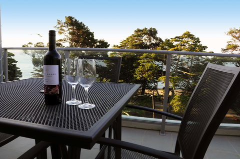 The Waves Apartments - Accommodation Burleigh 4