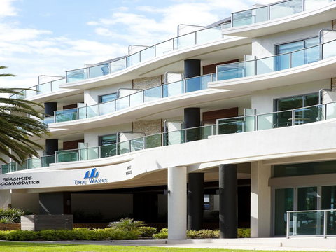 The Waves Apartments - Accommodation Burleigh 21