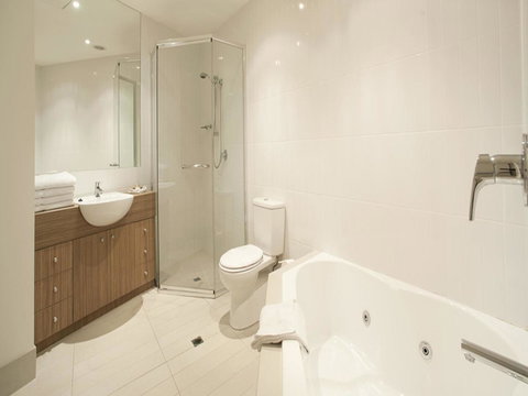 The Waves Apartments - Accommodation Burleigh 25